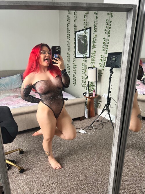 Peta Lloyd / power_midget Nude Leaked Onlyfans Photo Peta Lloyd / power_midget Nude Leaked Onlyfans Photo