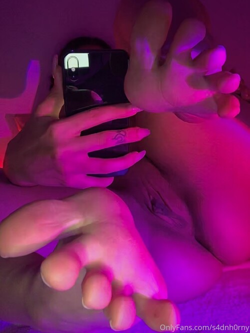s4dnh0rny Nude Leaked Onlyfans Photo s4dnh0rny Nude Leaked Onlyfans Photo