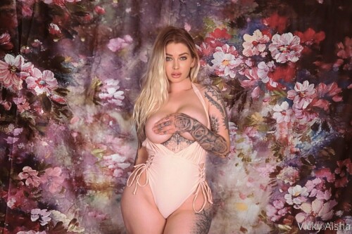 Vicky aisha / vickyaisha Nude Leaked Onlyfans Photo Vicky aisha / vickyaisha Nude Leaked Onlyfans Photo
