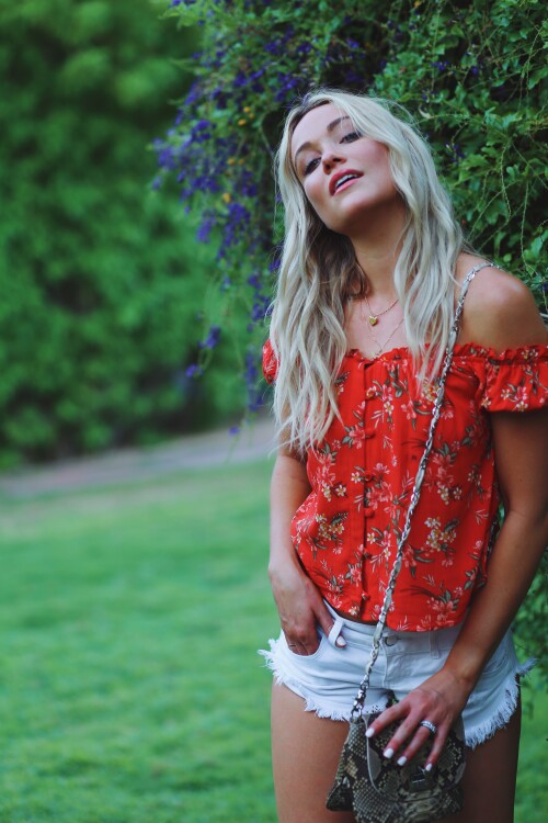 Katrina Bowden Photo 3