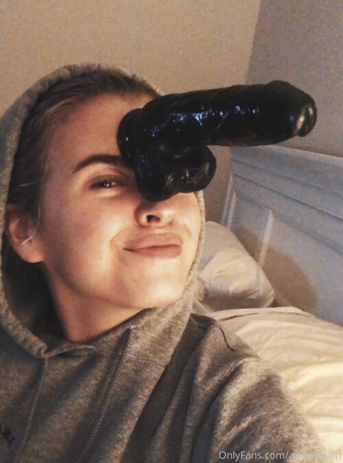 Aubsession aka itsonlyaubrey Nude Leaked Onlyfans Photo