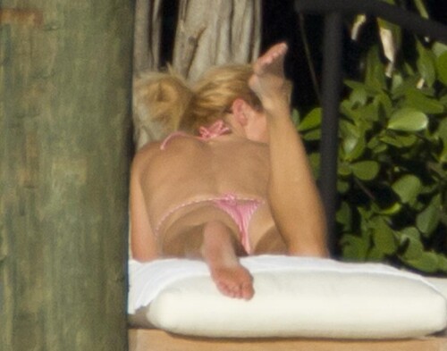 156788400_PinkBikiniWithARod05_123_151lo.md.jpg
