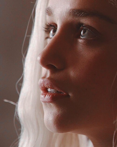 Emilia Clarke Photo 3