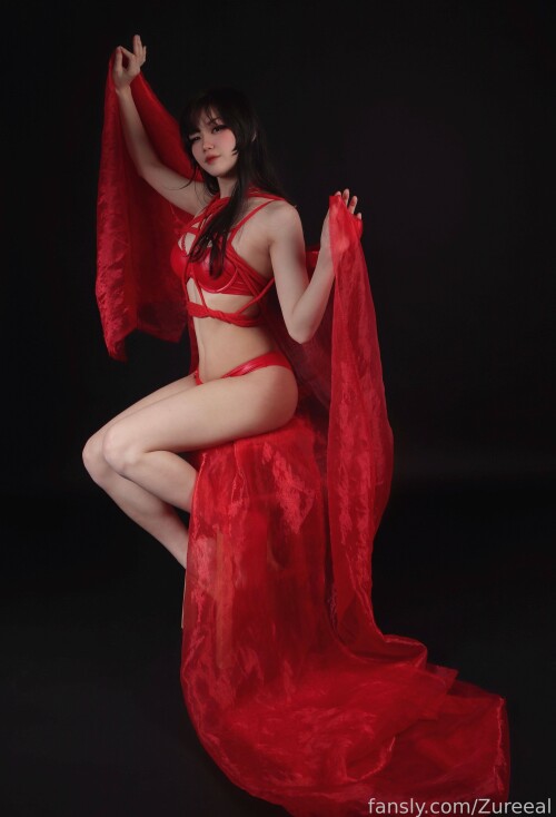 Zureeal Nude Leaked Onlyfans Photo