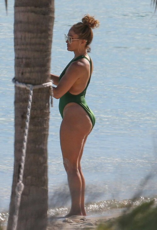 Jennifer-Lopez-in-Green-Swimsuit-on-The-Beach-in-Turks-and-Caicos-2.md.jpg