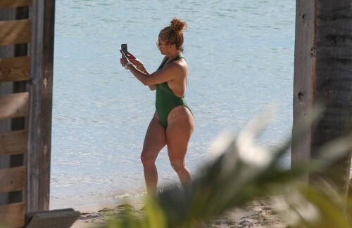 Jennifer-Lopez-in-Green-Swimsuit-on-The-Beach-in-Turks-and-Caicos-9.md.jpg