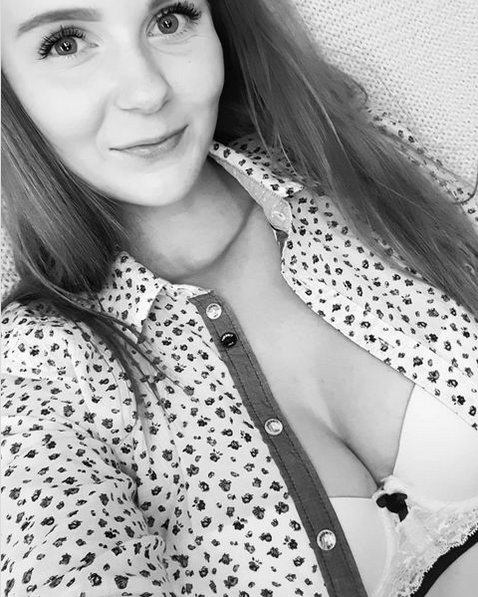 Screenshot-2022-03-14-at-23-53-31-Little-Bee-on-Instagram-BlackWhite--instagirl-redhead-redhairgingergirl-smile-chokernecklace-happyday-selfie-photooftheday-shirt-blackandwhite.png