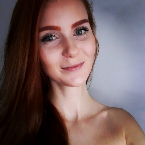 Screenshot-2022-03-14-at-23-56-33-Little-Bee-on-Instagram-Chill--instagirl-redhead-redhairgingergirl-smile-happyday-selfie-photooftheday-selfie-photopositivevibes-happymood.md.png