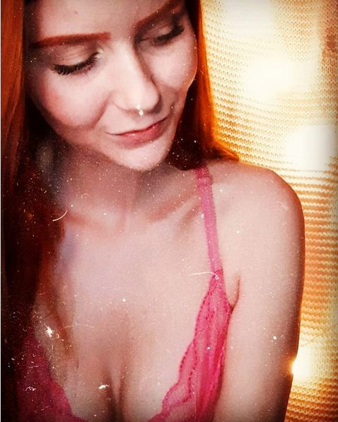 Screenshot-2022-03-14-at-23-56-54-Little-Bee-on-Instagram--instagirl-redhead-redhairgingergirl-smile-happyday-selfie-photooftheday-selfie-photopositivevibes-happymood-longhair.png