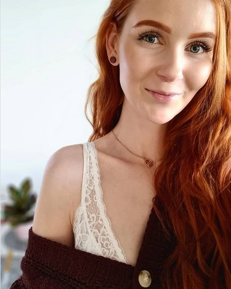 Screenshot-2022-03-14-at-23-59-05-Little-Bee-on-Instagram-I-wish-only-the-best-for-you-in-2022--instagirl-redheadredhairwhiteunderwear-smilehappydays-happygirl-newyear.png