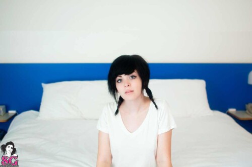 Suicidegirls-Muerta---Bedroom-Blues-001.jpg