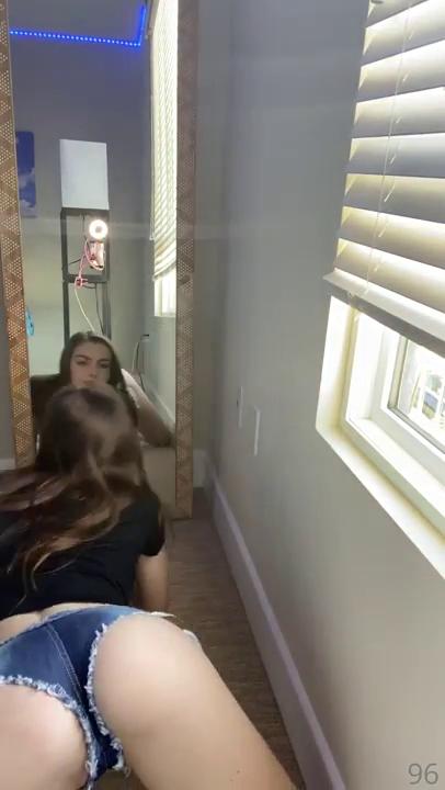 Ally Hardesty | allygatorrz Nude Leaked Onlyfans Photo Ally Hardesty | allygatorrz Nude Leaked Onlyfans Photo