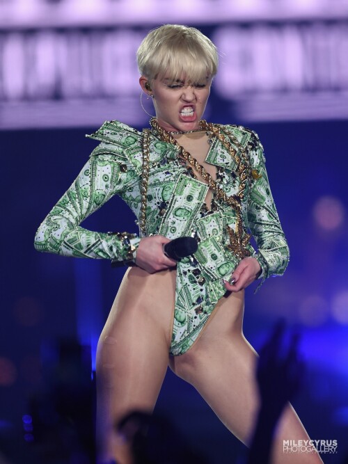 Miley_09__1.md.jpg