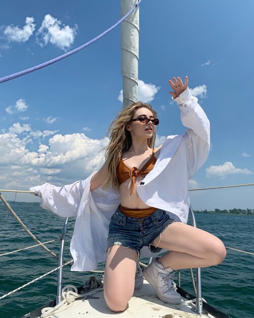 sabrinacarpenter---B0ejdLKA9V8_B0ejdIoglp4.md.jpg