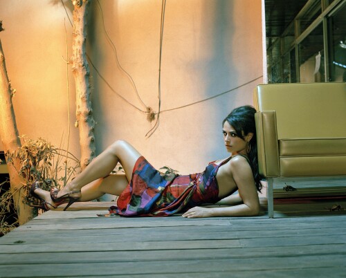 47704634_jordana_brewster-patrick_hoelck_-2006-_flaunt_3.md.jpg