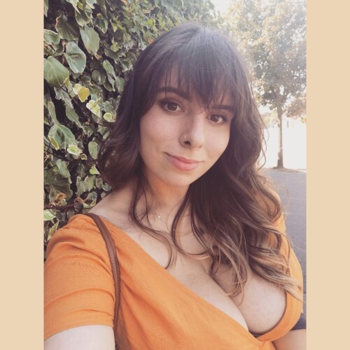 Fake_Geek_Girl aka PlasticMomo Photo 1