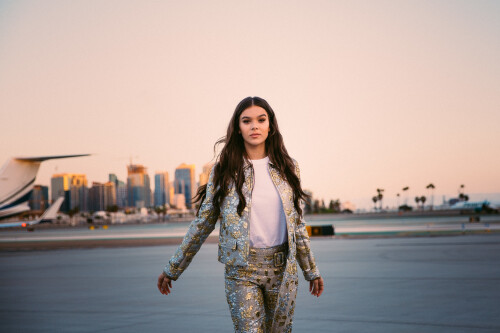 HaileeSteinfeldRunway-18.md.jpg