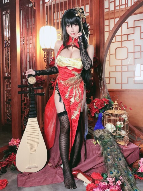 HaneAme--as-Taihou---Phoenixs-Spring-Song-selfies-01-bt4g.org-Azur-Lane-Taihou-Qipao-1033dc4a4d770c5a429b.md.jpg