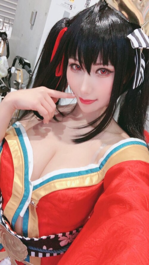 HaneAme--as-Taihou-selfies-2-exhentai.org-Sword-Maiden-Cosplay-by-HaneAme-photo_74329-12-2019_20-31-42bf7b71e60d79223c.md.jpg