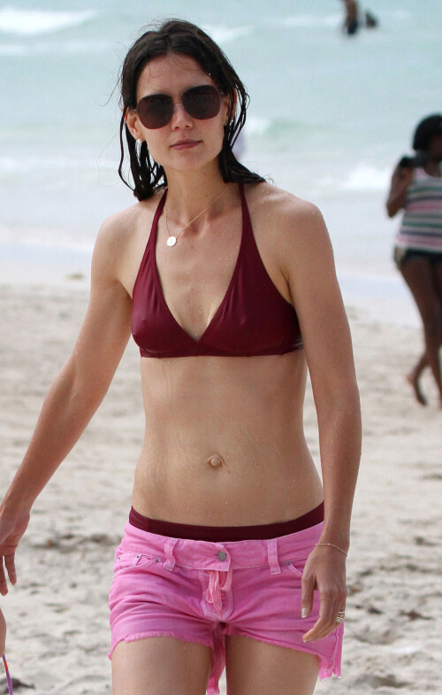 Katie-Holmes-8o8dfouyw095.jpg