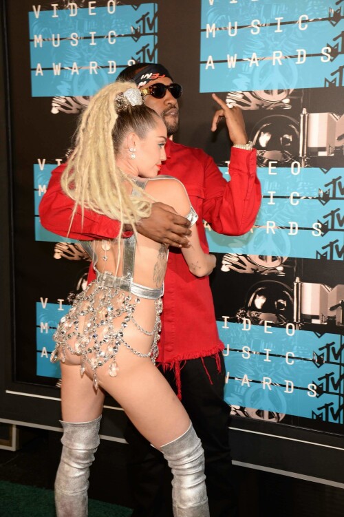 Miley_Cyrus_-_2015_MTV_Video_Music_Awards_August_30-2015_559_001.jpg