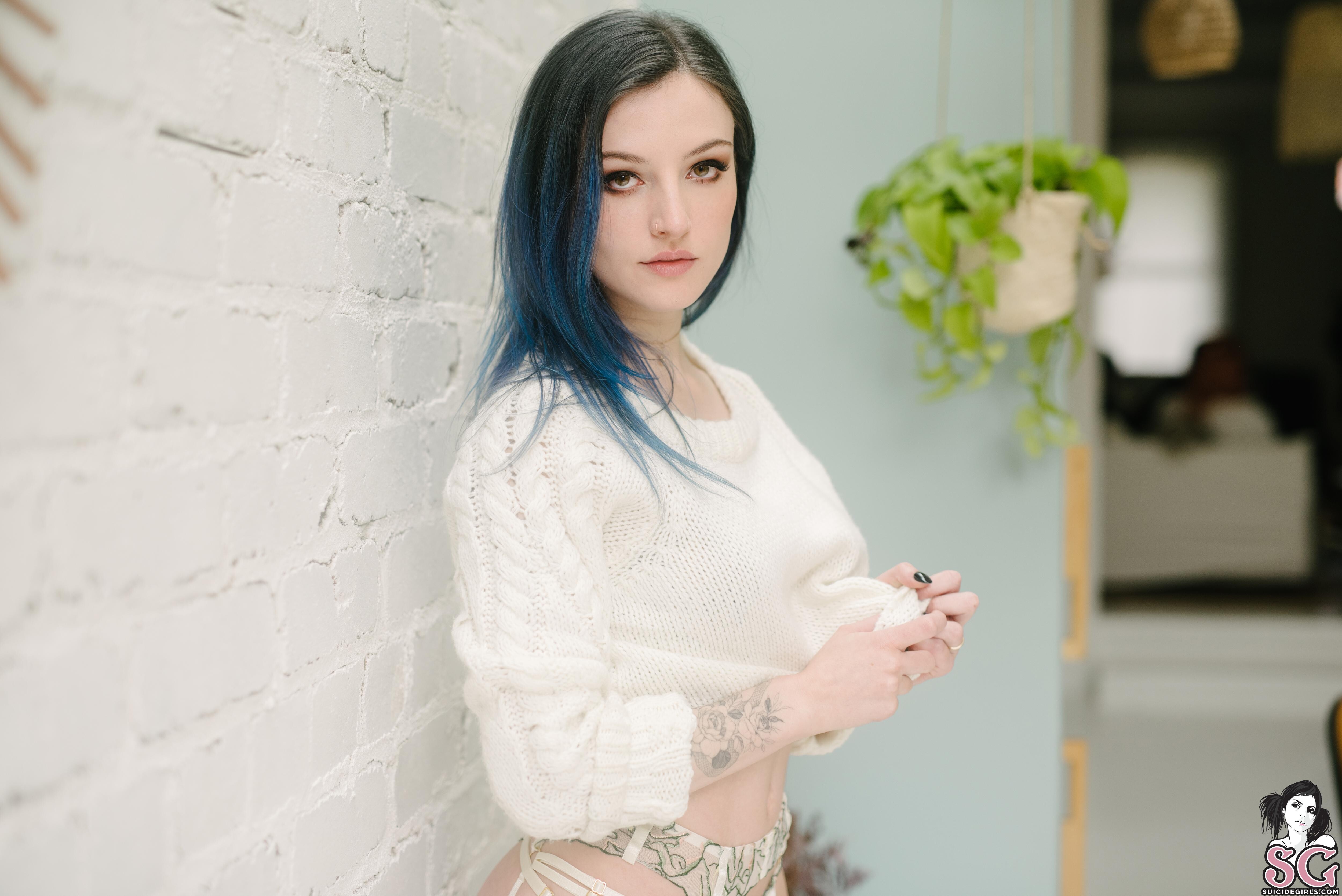 SuicideGirls-Dainty---Electric-Desire-01.jpg