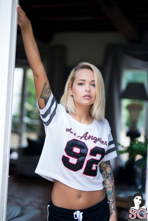 SuicideGirls-Valeriya--Cool-For-The-Summer-01.jpg