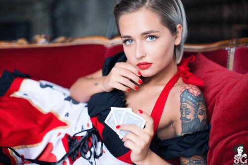 Suicidegirls-Valeriya--The-Queen-Of-Cards-07.jpg