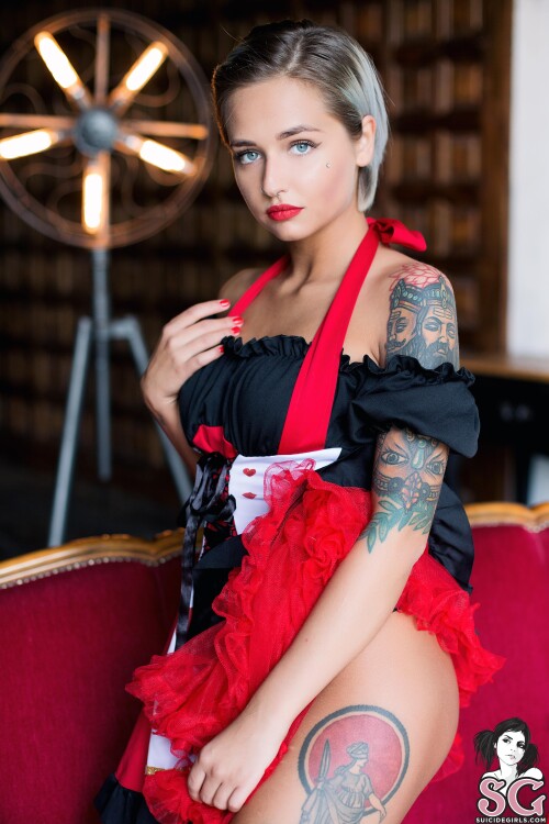 Suicidegirls-Valeriya--The-Queen-Of-Cards-13.jpg