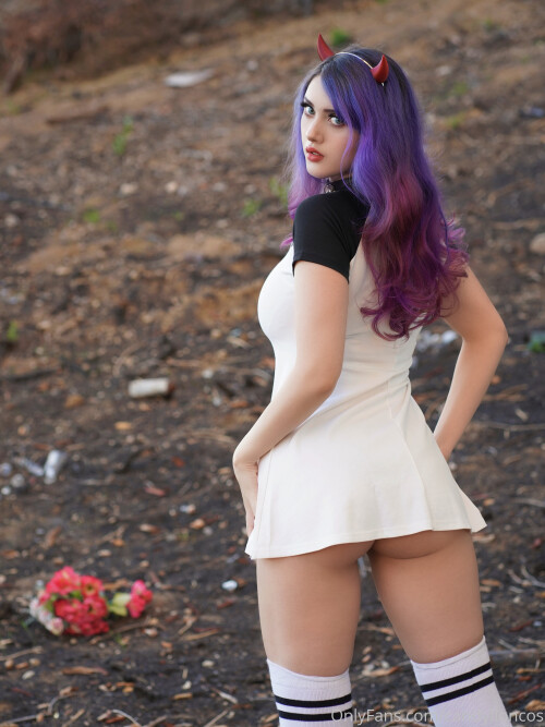 Upskirt-016.md.jpg