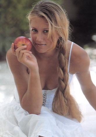 anna-k-with-apple.jpg