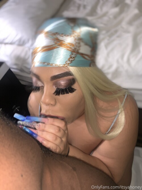 honeyytheeater (fka. itsyahoney) Nude Leaked Onlyfans Photo