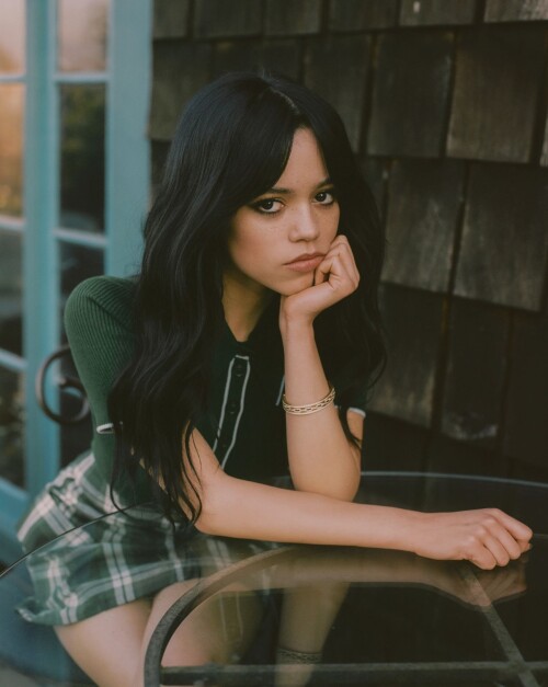 jenna-ortega-nylon-magazin-january-2022-7.md.jpg