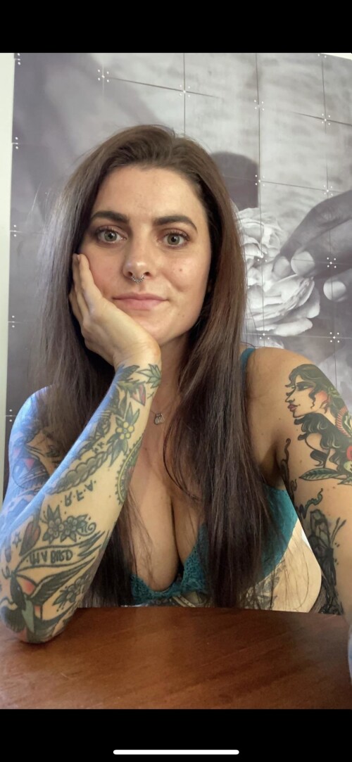 milf-32yo-mom-of-four-it-s-aged-me-internally-tVNXSh.jpg