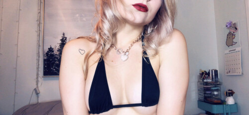 red-lips-5.md.jpg