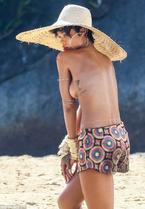 rihanna-531.md.jpg