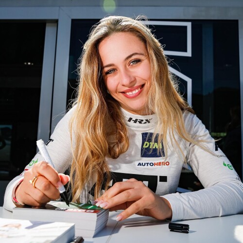 sophiafloersch_242039460_403545937793190_3871085853906190578_n.md.jpg