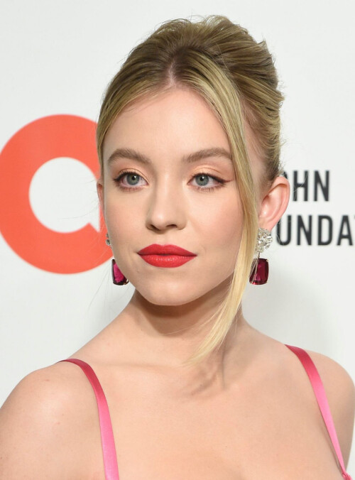 sydney-sweeney-elton-john-aids-foundation-oscar-2020-viewing-party-5_jpg.md.jpg